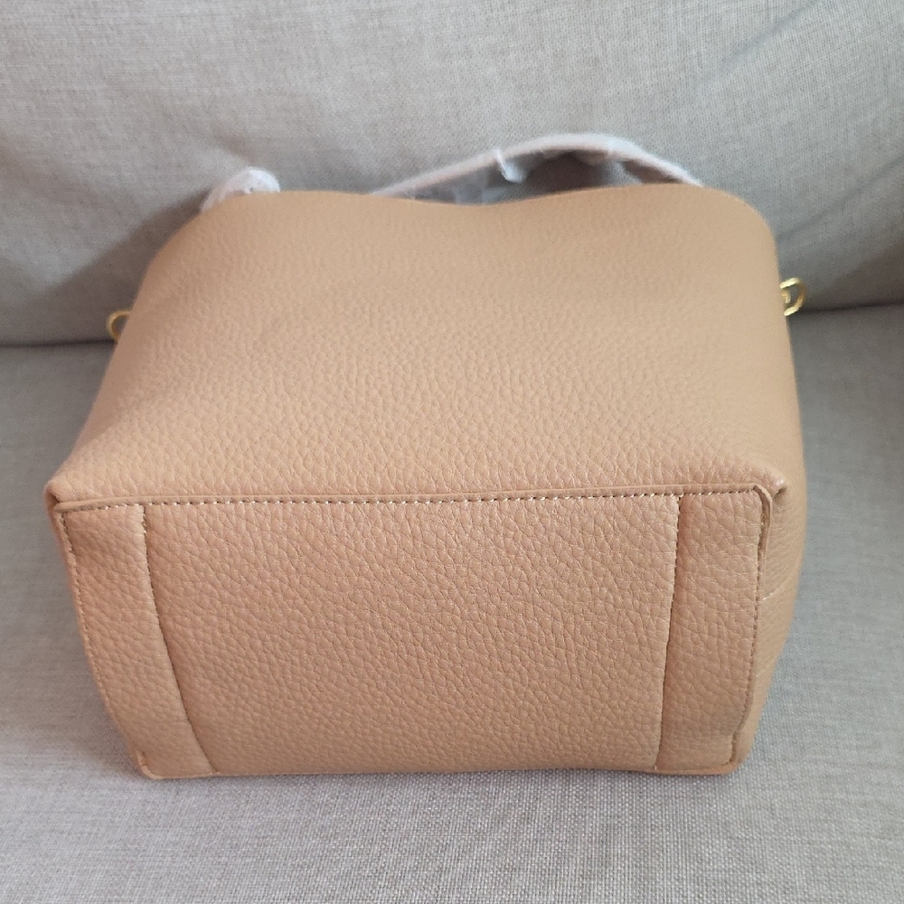 Amazon Essentials Women's Soft Bucket Bag - Picture 5 of 7